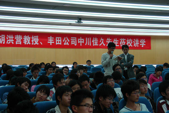 (学生现场提问交流)